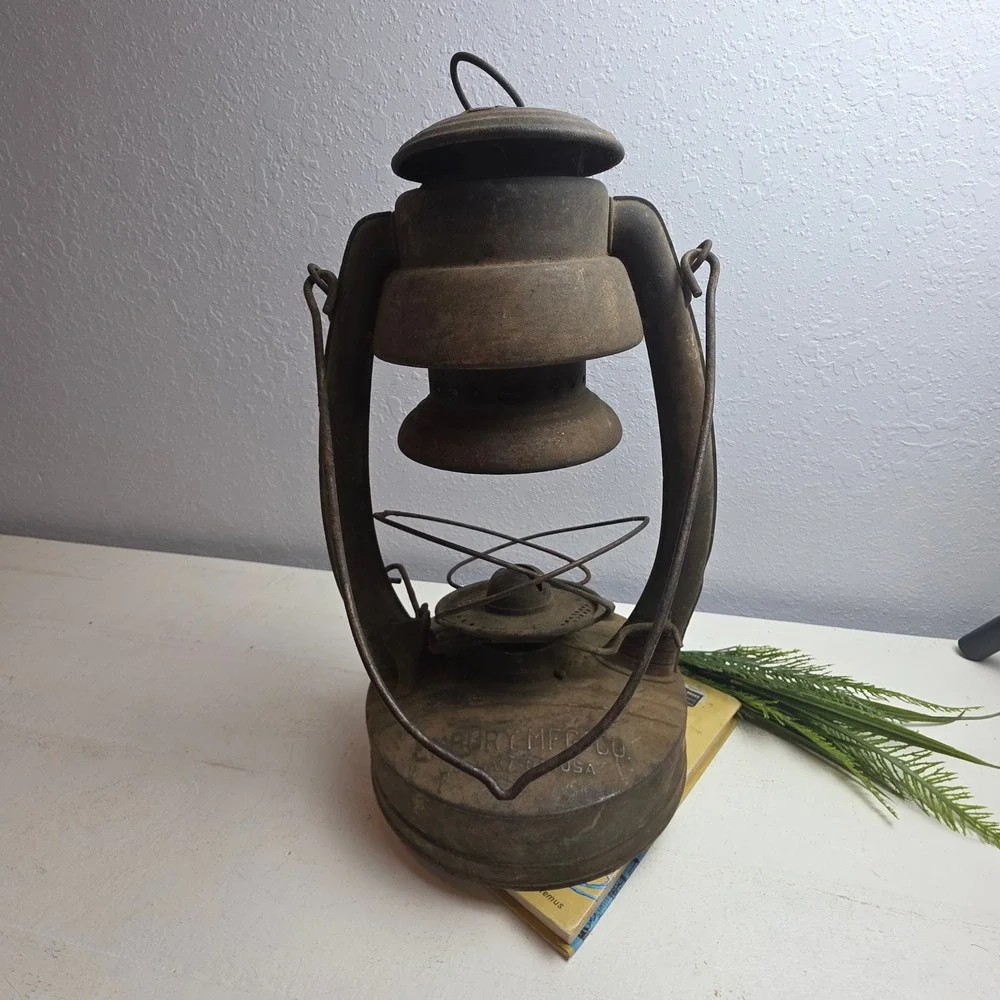 Vintage Embury No. 2 Air Pilot Lantern Rustic Star Base NO GLASS‎